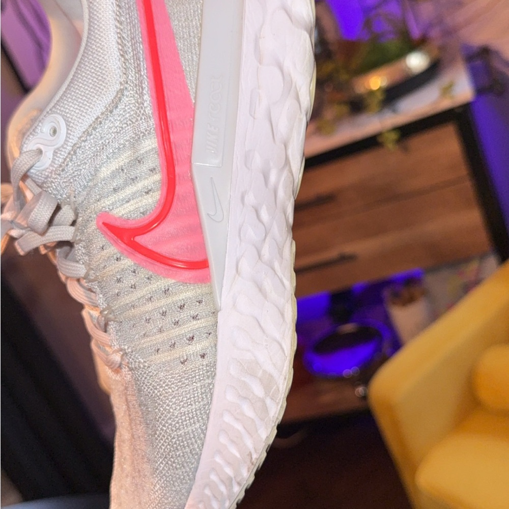Women's NIKE REACT White and Pink💕